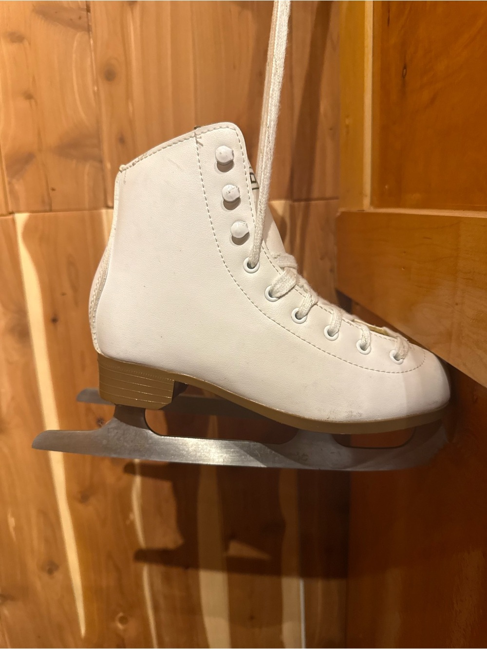 DBX Girl Size 1 White Leather Figure Ice Skates
